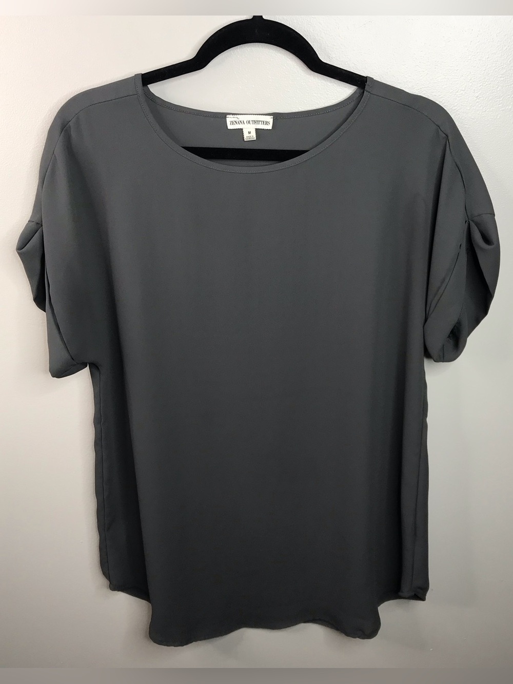 Zenana Outfitters Short Sleeve Twist-Sleeve Blouse Sz Medium